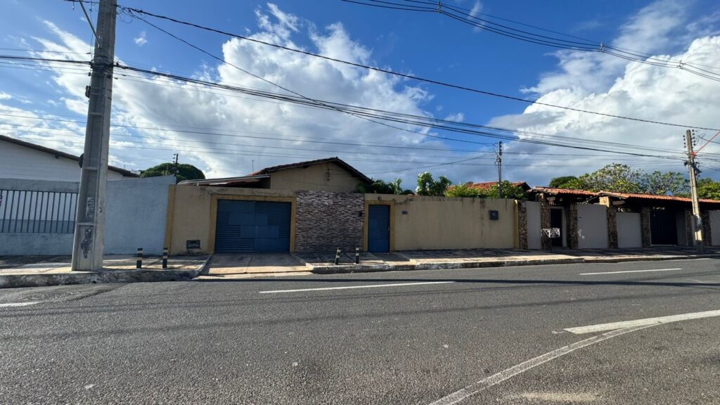 Casa Comercial à Venda no Bairro Ininga Teresina